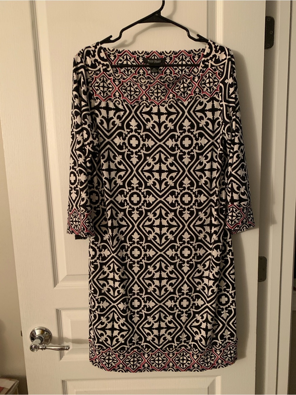NWT: White House Black Market Shift Dress In Black/ White/Red Geometric Design.